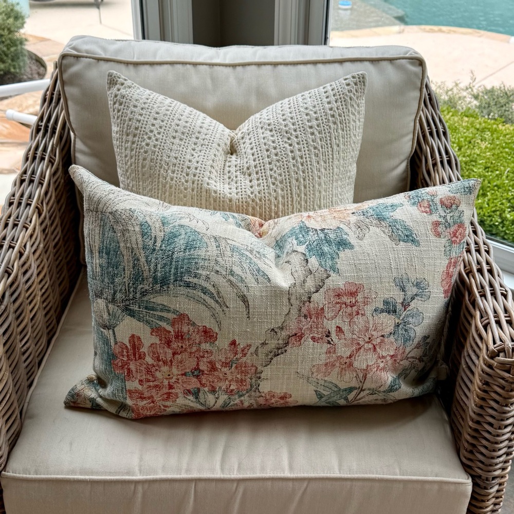 Set of 2 Tropical Lumbar Pillow Covers / 16” x 24” - Picture 4 of 5